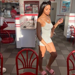 Meet your Posher, Ellä